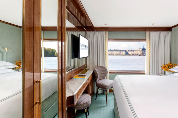 Uniworld Boutique S.S. Bon Voyage Deluxe 0.jpg